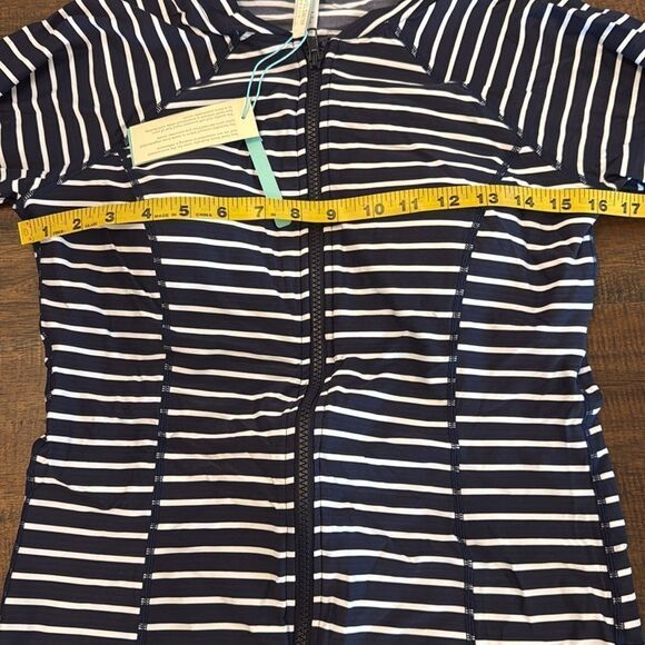 Sea level swim, Australia, 3/4 sleeve rash guard - Picture 9 of 10